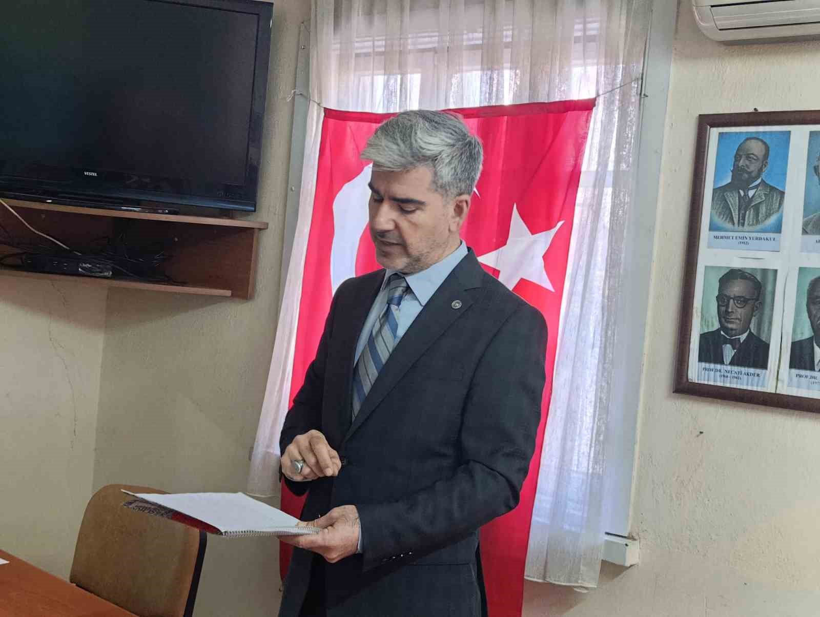 Salihli Türk Ocakları’nda Ednan Aras güven tazeledi
Salihli Türk Ocakları’nda Ednan Aras güven tazeledi