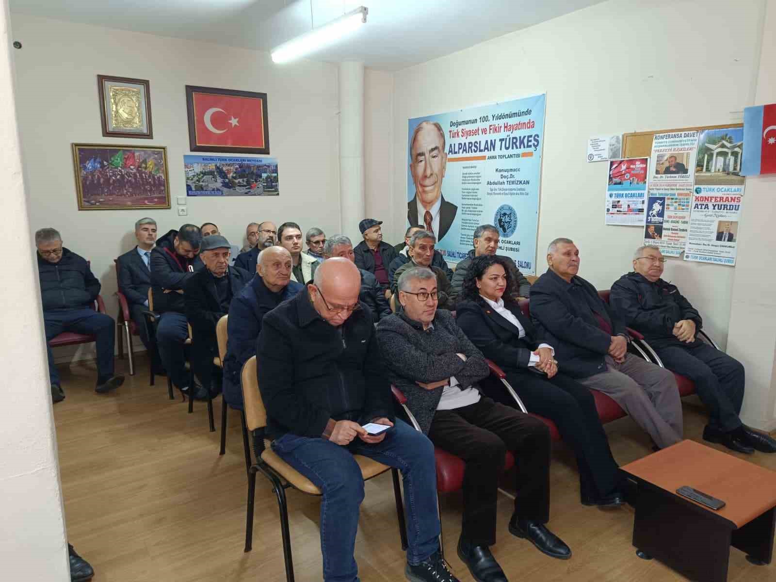 Salihli Türk Ocakları’nda Ednan Aras güven tazeledi
Salihli Türk Ocakları’nda Ednan Aras güven tazeledi