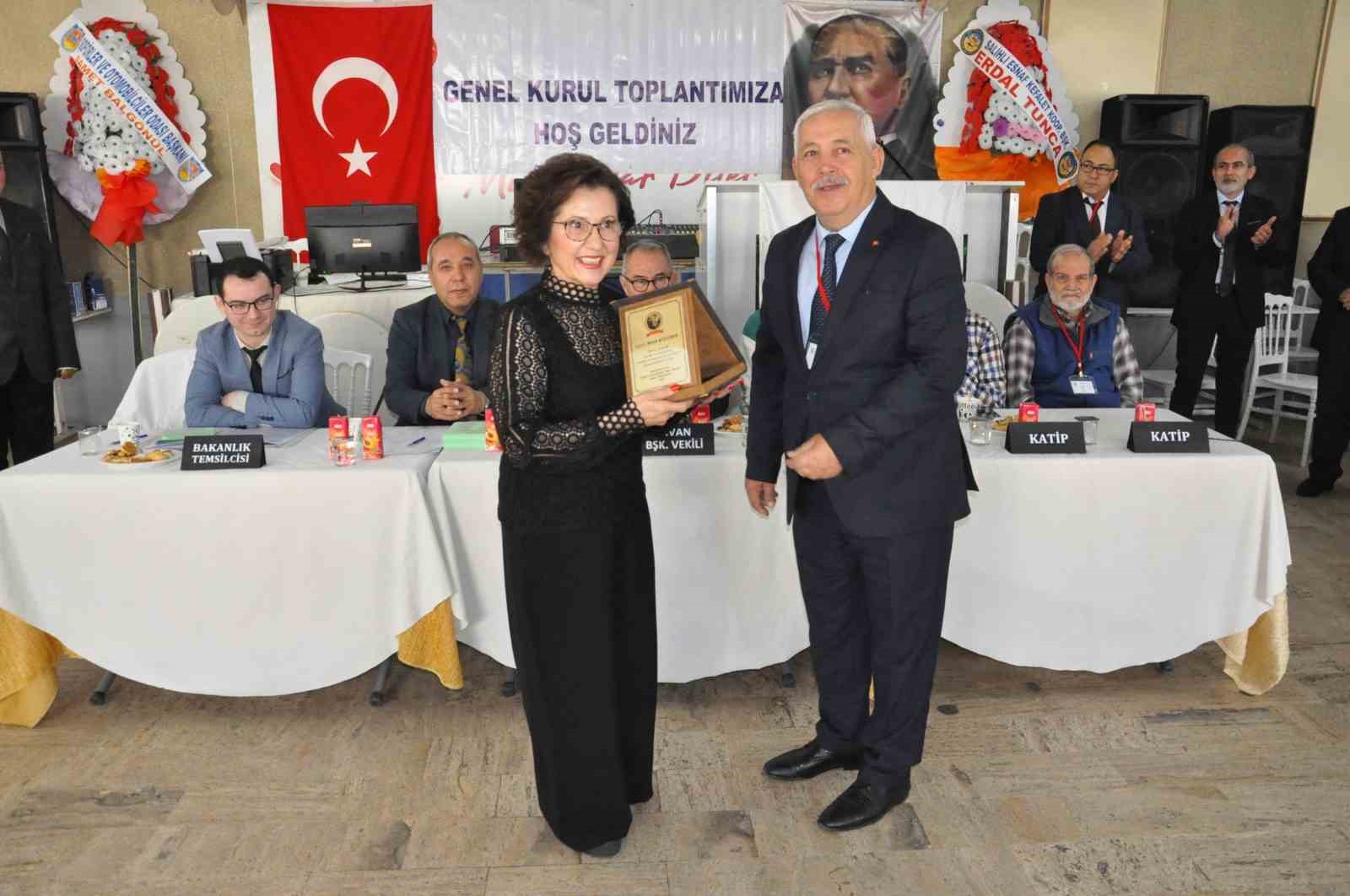 Salihli’de 30 yıllık başkan güven tazeledi
