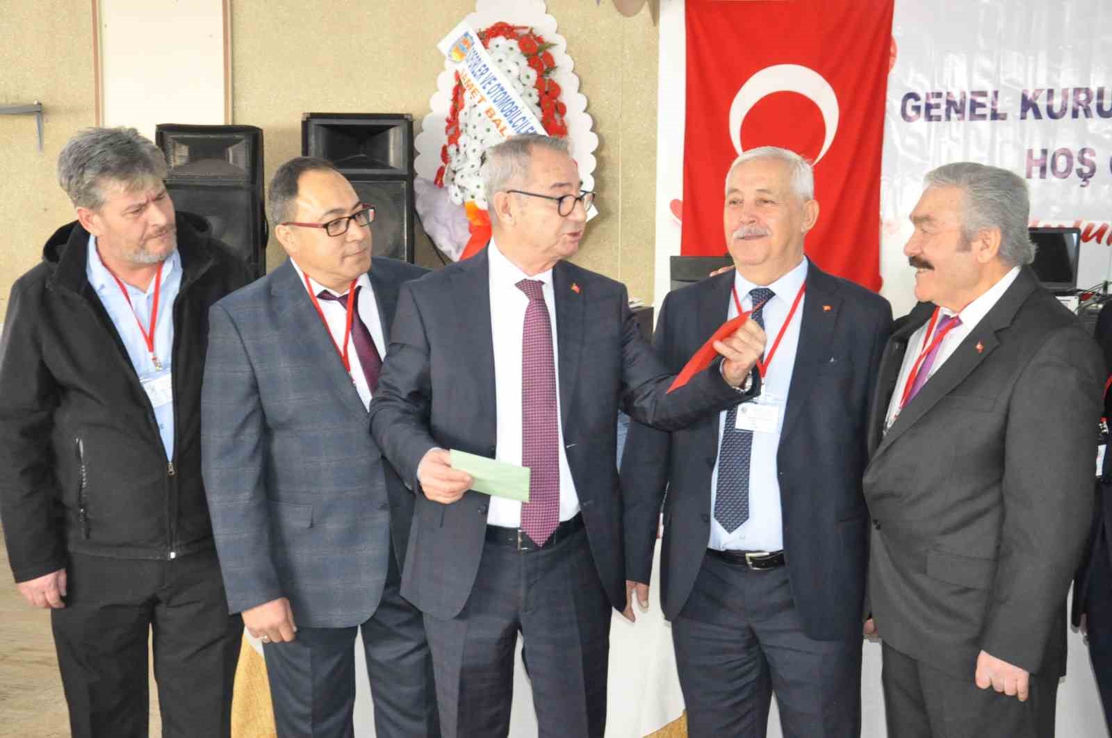 Salihli’de 30 yıllık başkan güven tazeledi
