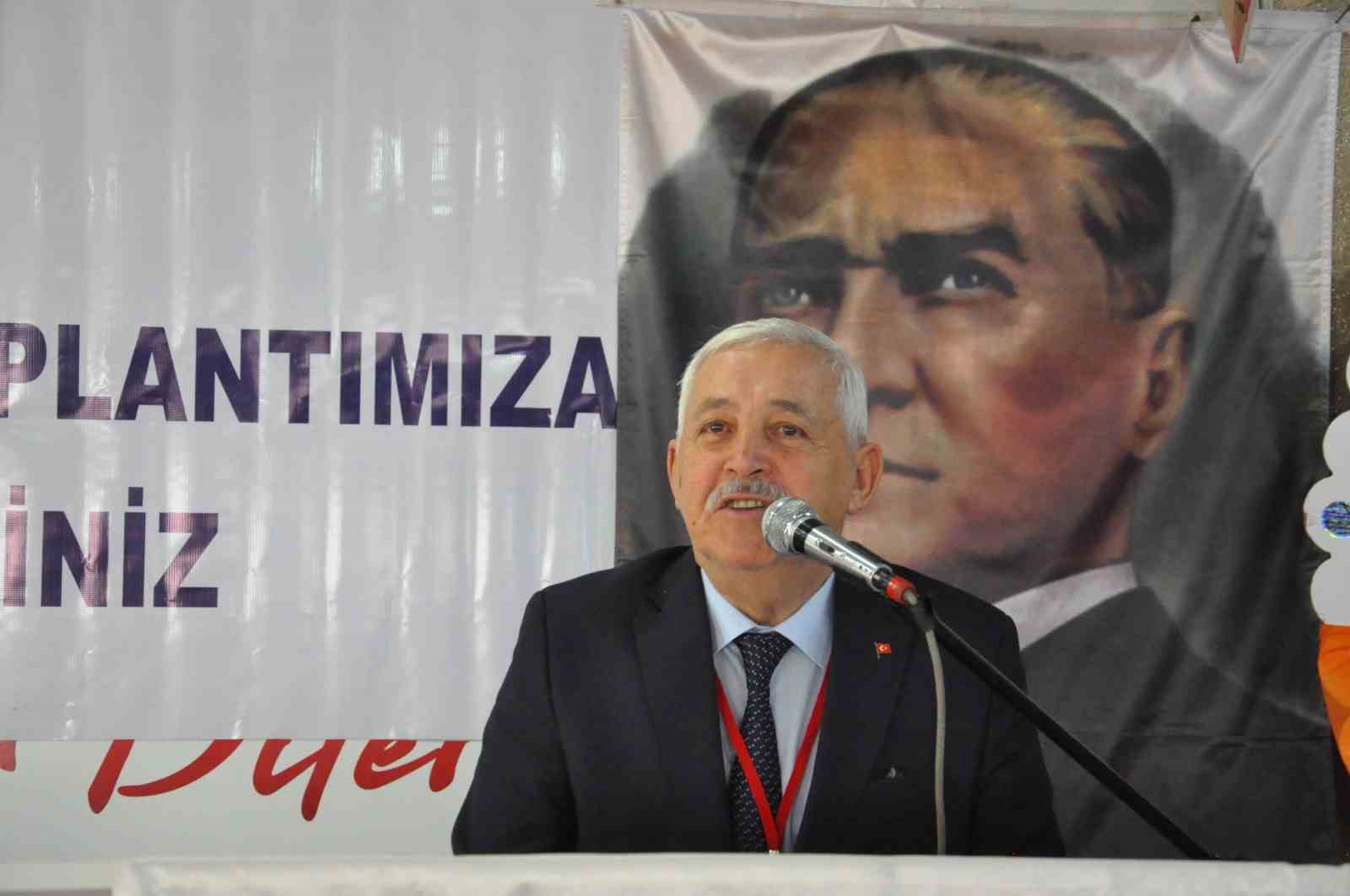 Salihli’de 4 başkan değişti, 8 başkan güven tazeledi
