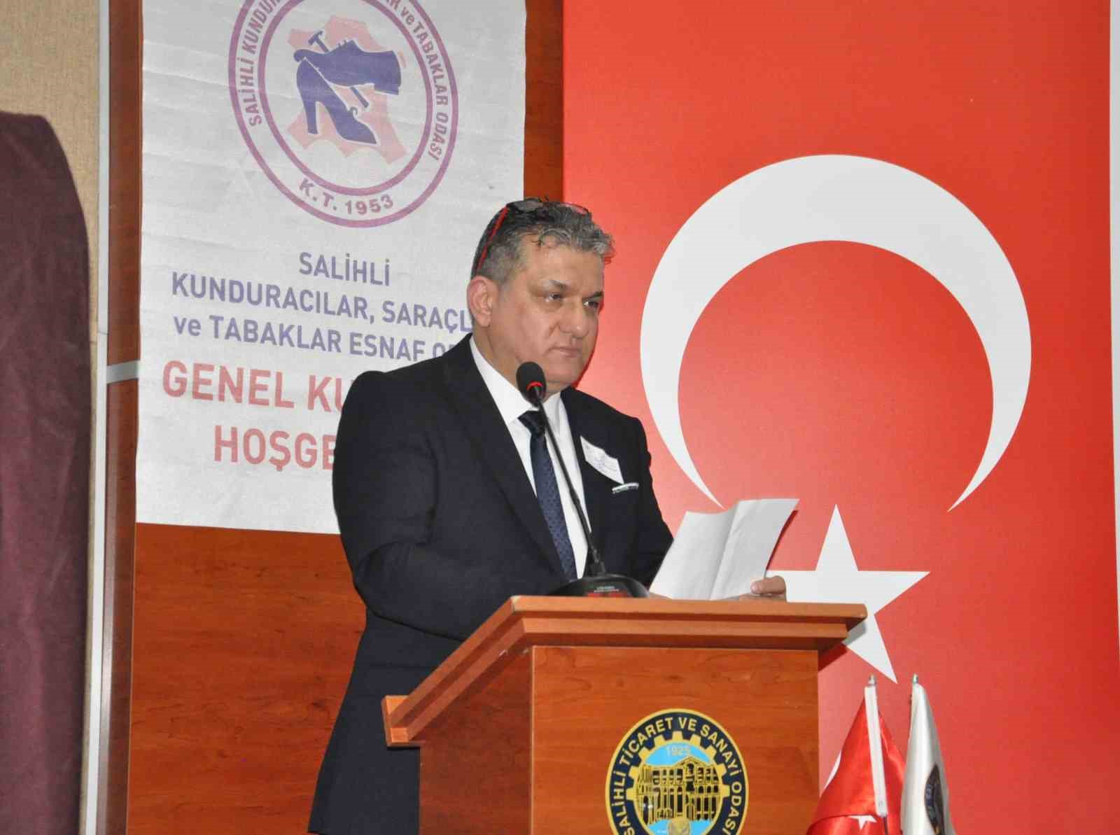 Salihli’de 4 başkan değişti, 8 başkan güven tazeledi
