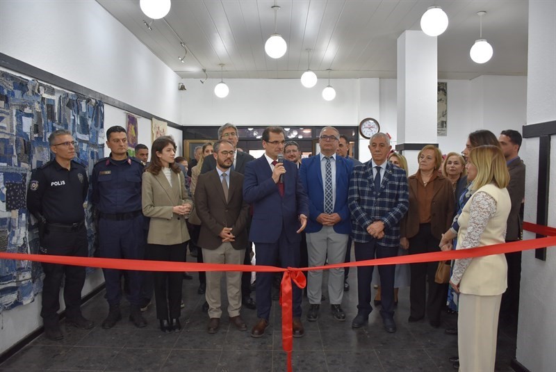 Salihli’de 8 Mart’a özel Uluslararası Jürili Karma Sergi açıldı
