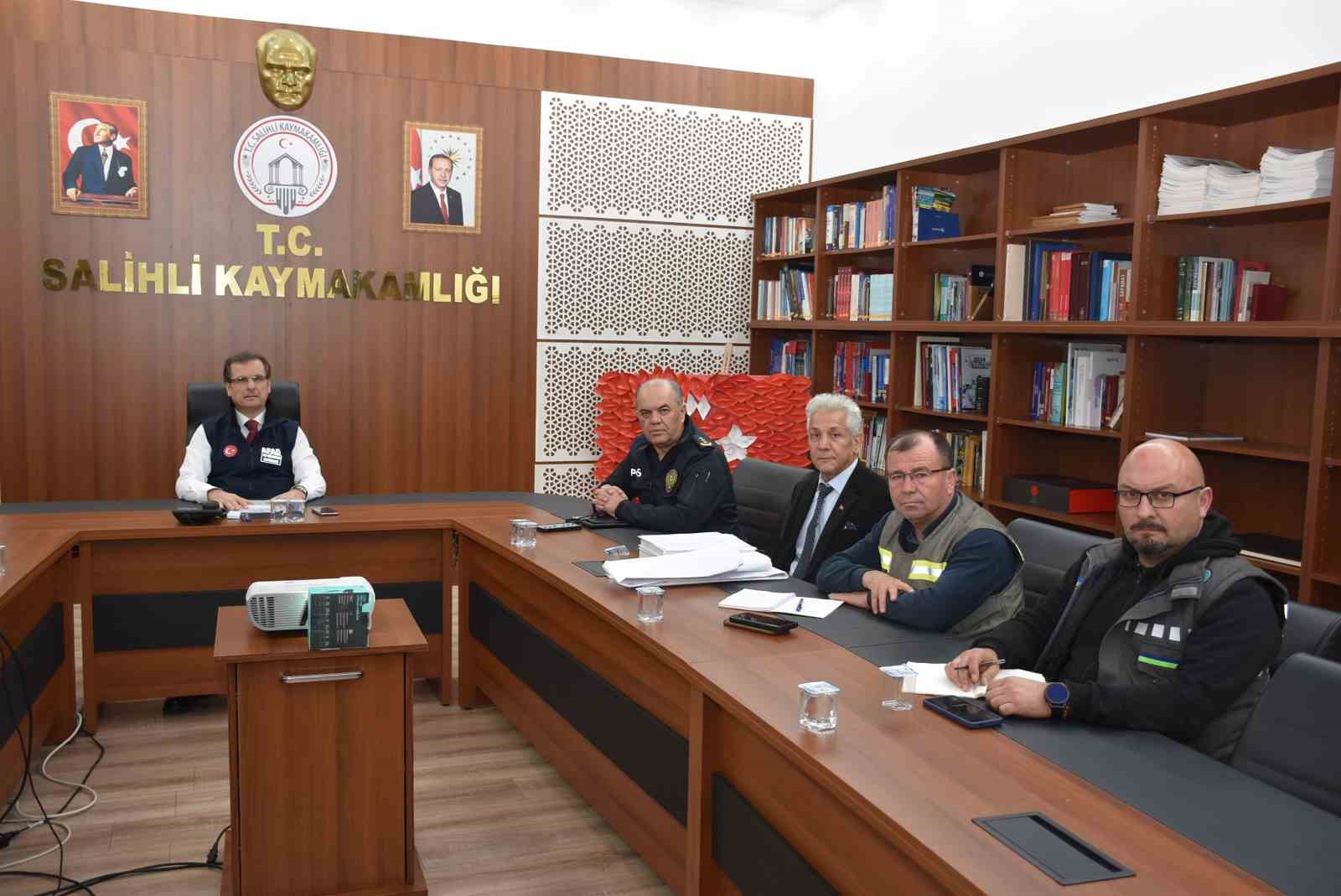 Salihli’de afet alarmı: Kritik riskler ve önlemler masaya yatırıldı
