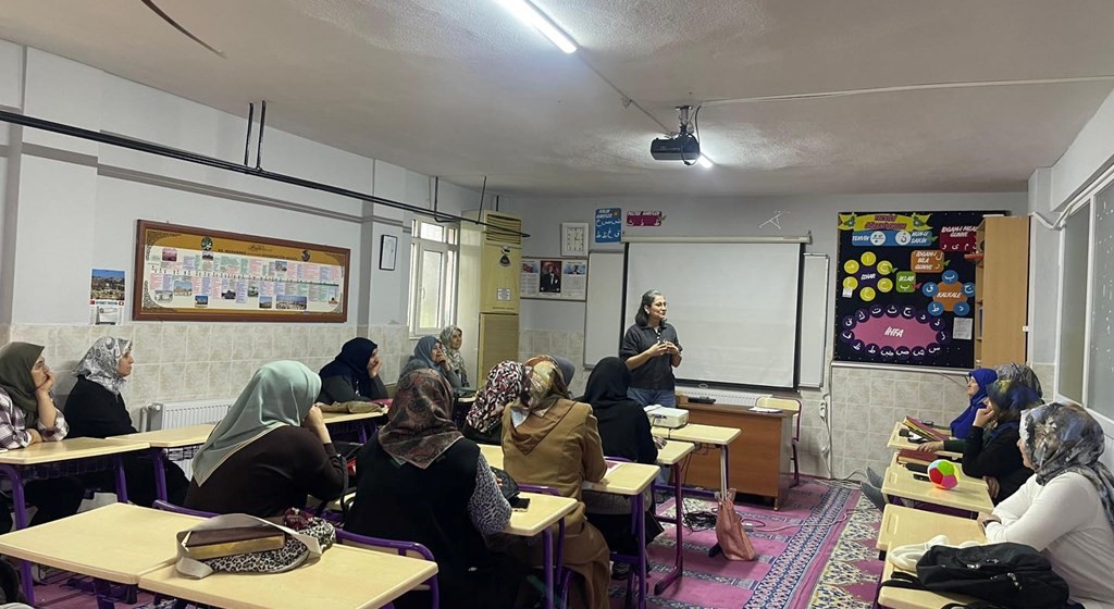 Salihli’de aileler için çocuk gelişimi eğitimi
