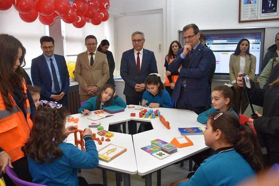 Salihli’de bilim ve teknolojiye yeni adım
Salihli’de bilim ve teknolojiye yeni adım