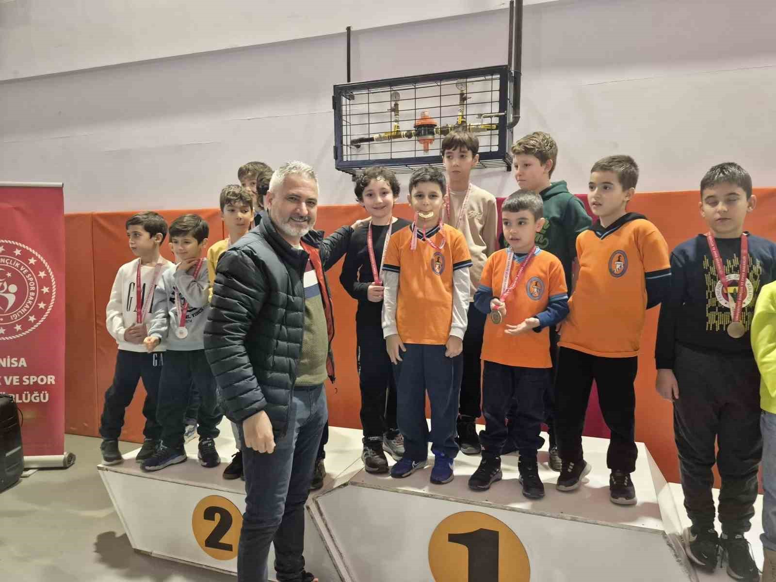 Salihli’de Gazeteciler Günü satrançla taçlandı
