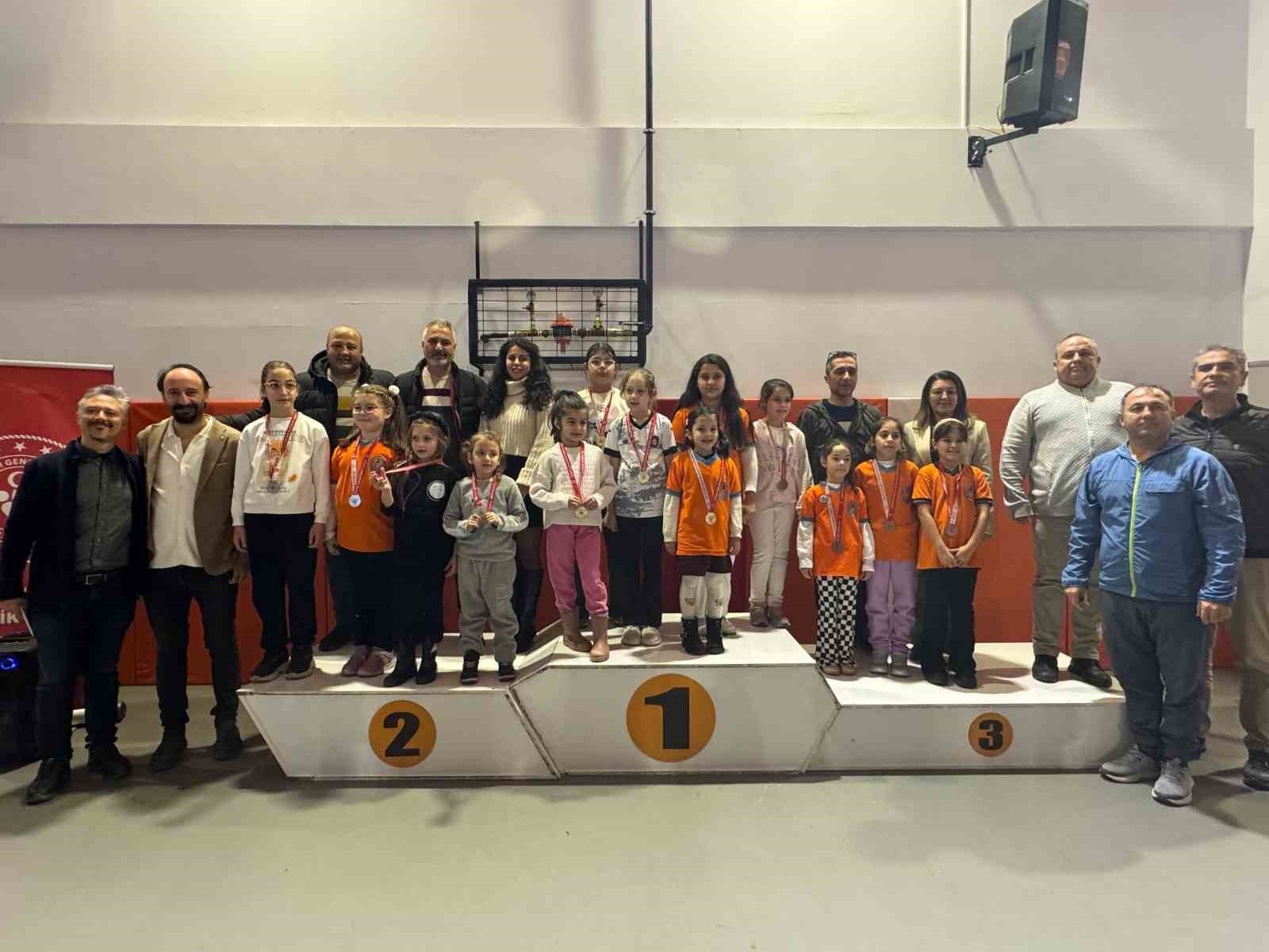 Salihli’de Gazeteciler Günü satrançla taçlandı
