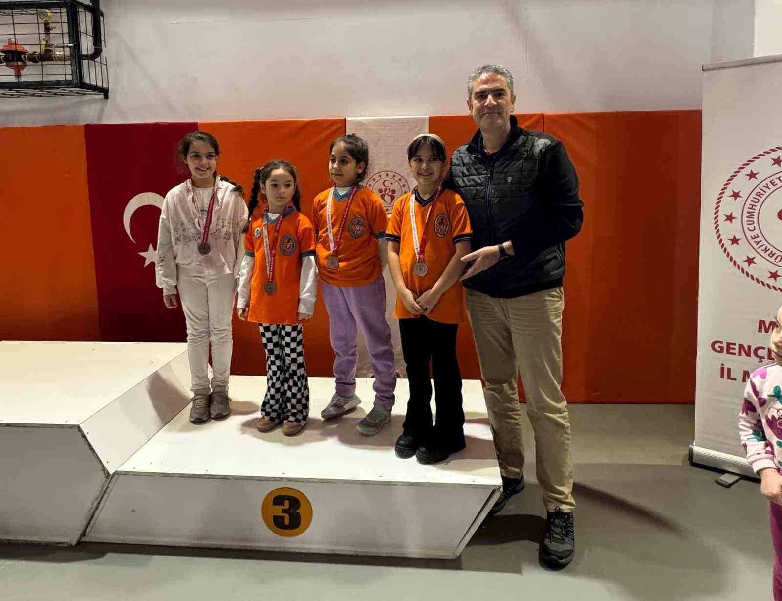 Salihli’de Gazeteciler Günü satrançla taçlandı
