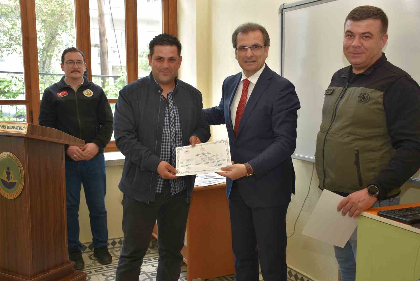 Salihli’de gönüllülere orman yangını eğitimi
