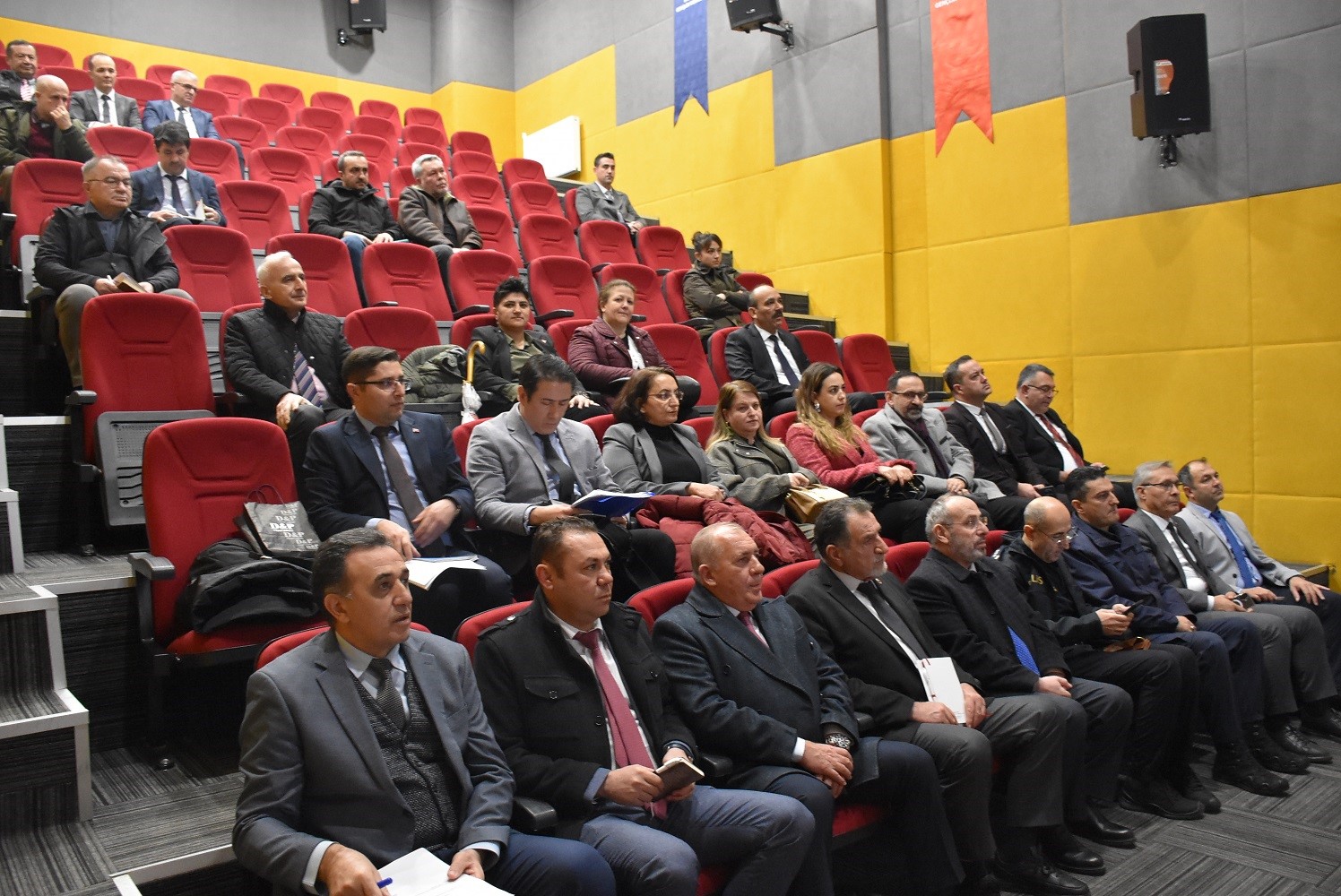 Salihli’de hizmet zirvesi: Yatırımlar, projeler ve koordinasyon ele alındı
Salihli’de hizmet zirvesi: Yatırımlar, projeler ve koordinasyon ele alındı