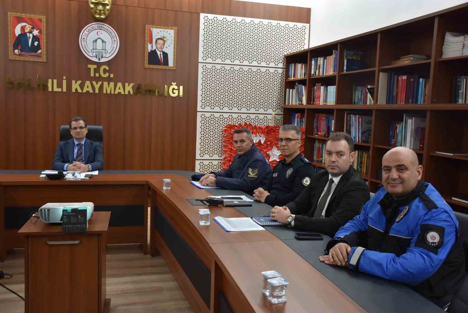 Salihli’de metruk binalar masaya yatırıldı
