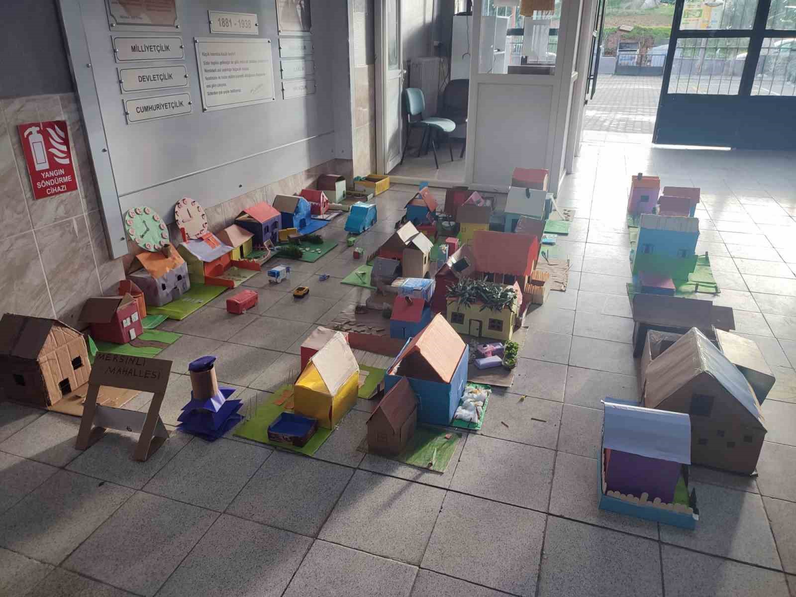 Salihli’de minik öğrencilerden geri dönüşüme anlamlı dokunuş
