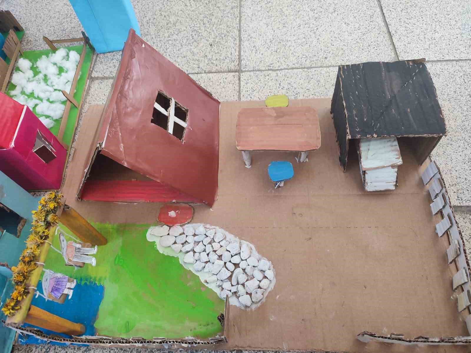 Salihli’de minik öğrencilerden geri dönüşüme anlamlı dokunuş
