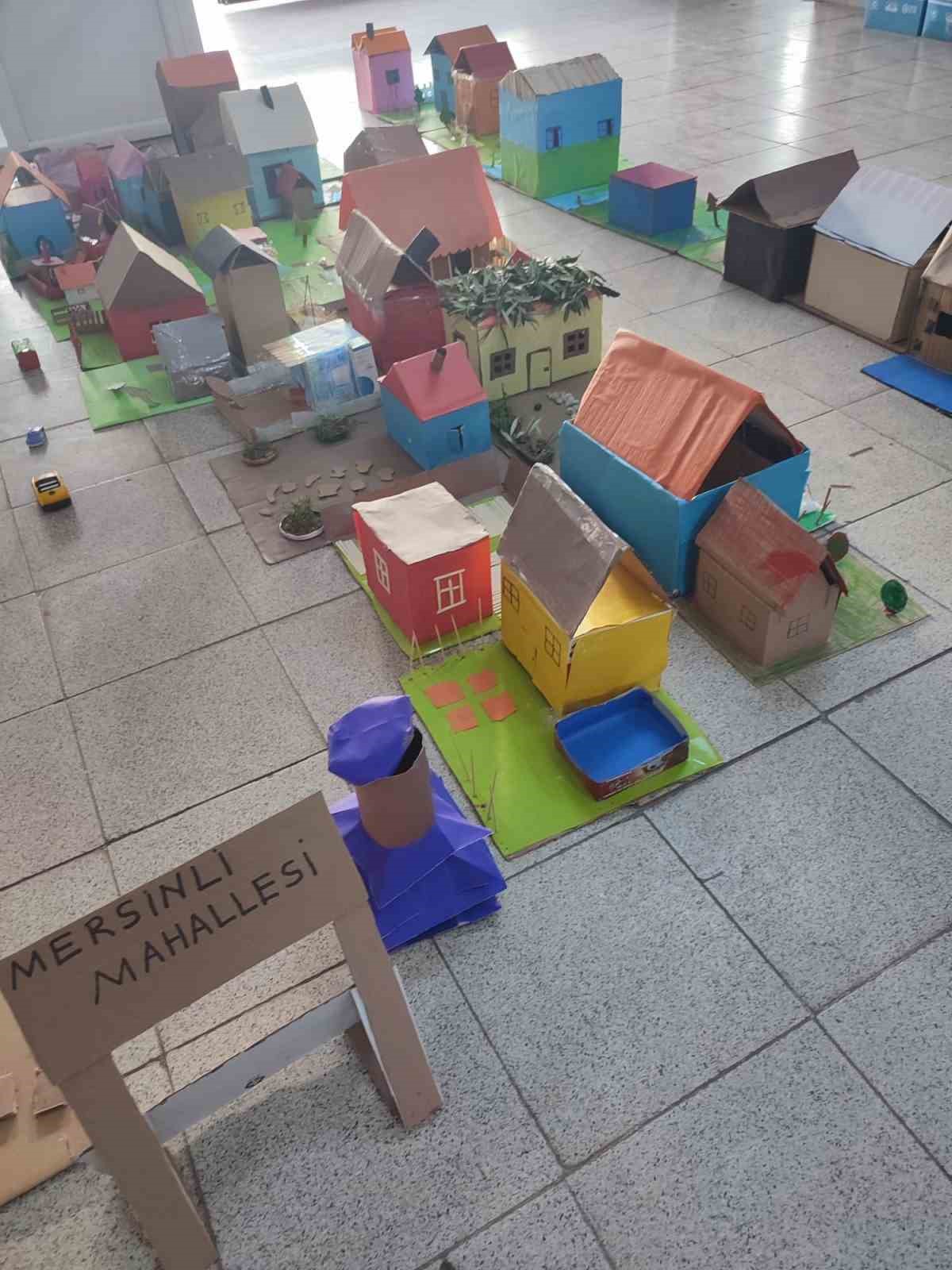 Salihli’de minik öğrencilerden geri dönüşüme anlamlı dokunuş
