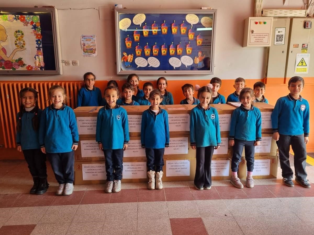 Salihli’de öğrencilerden Ramazan’da dayanışma örneği
