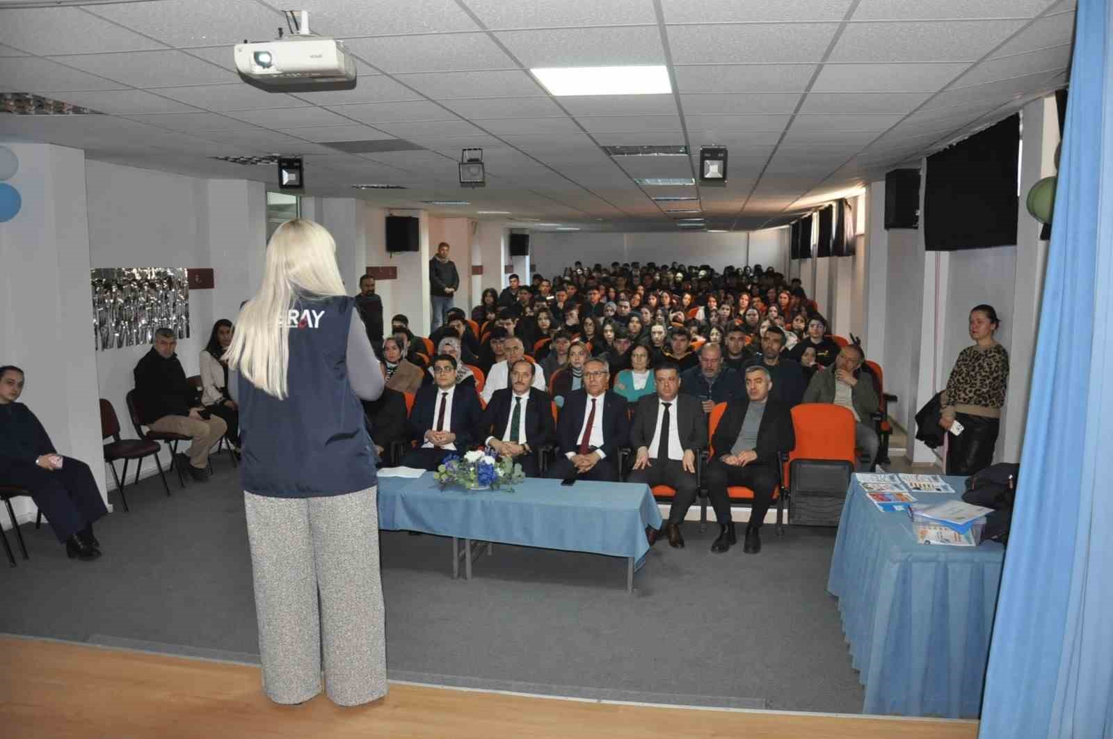 Salihli’de öğrencilere siber suç ve IBAN dolandırıcılığı uyarısı
