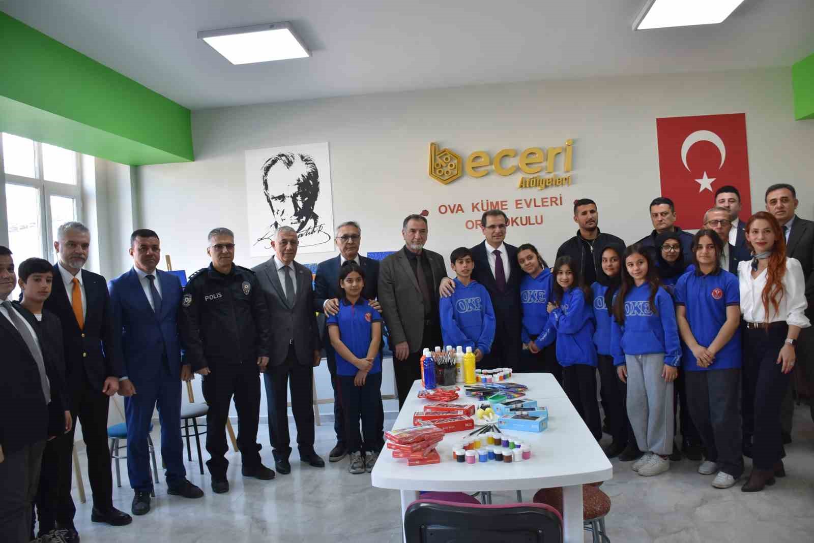 Salihli’de öğrencilerin hayal gücünü geliştirecek resim atölyesi açıldı
