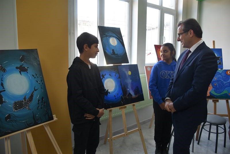 Salihli’de öğrencilerin hayal gücünü geliştirecek resim atölyesi açıldı
