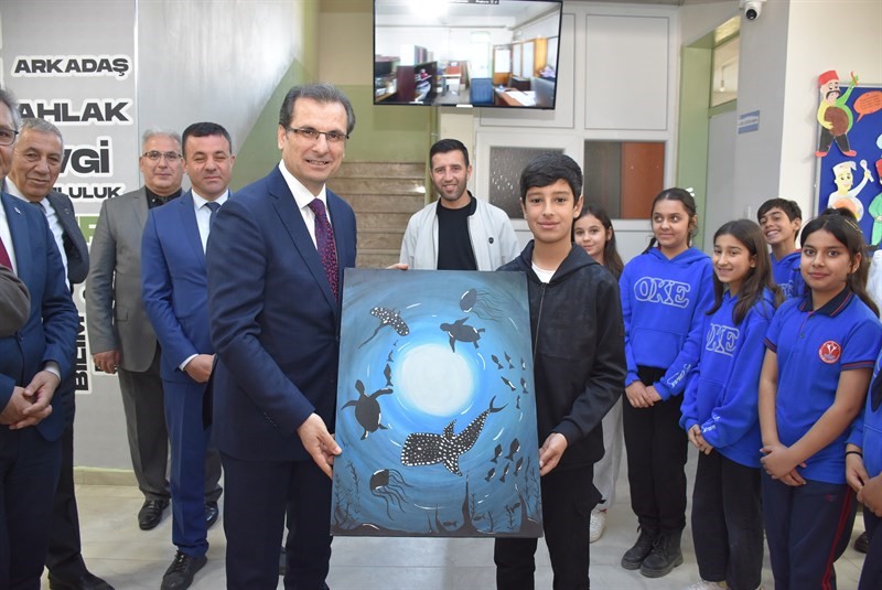 Salihli’de öğrencilerin hayal gücünü geliştirecek resim atölyesi açıldı
