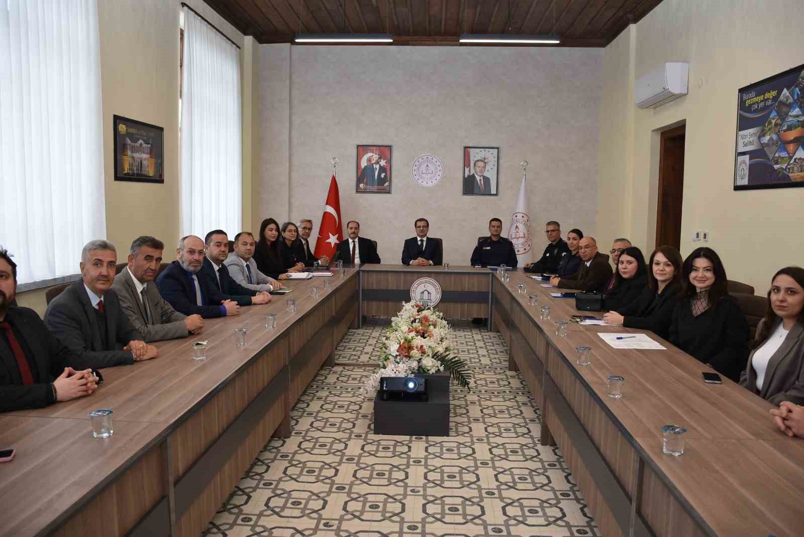 Salihli’de şiddetle mücadele masaya yatırıldı
Salihli’de şiddetle mücadele masaya yatırıldı