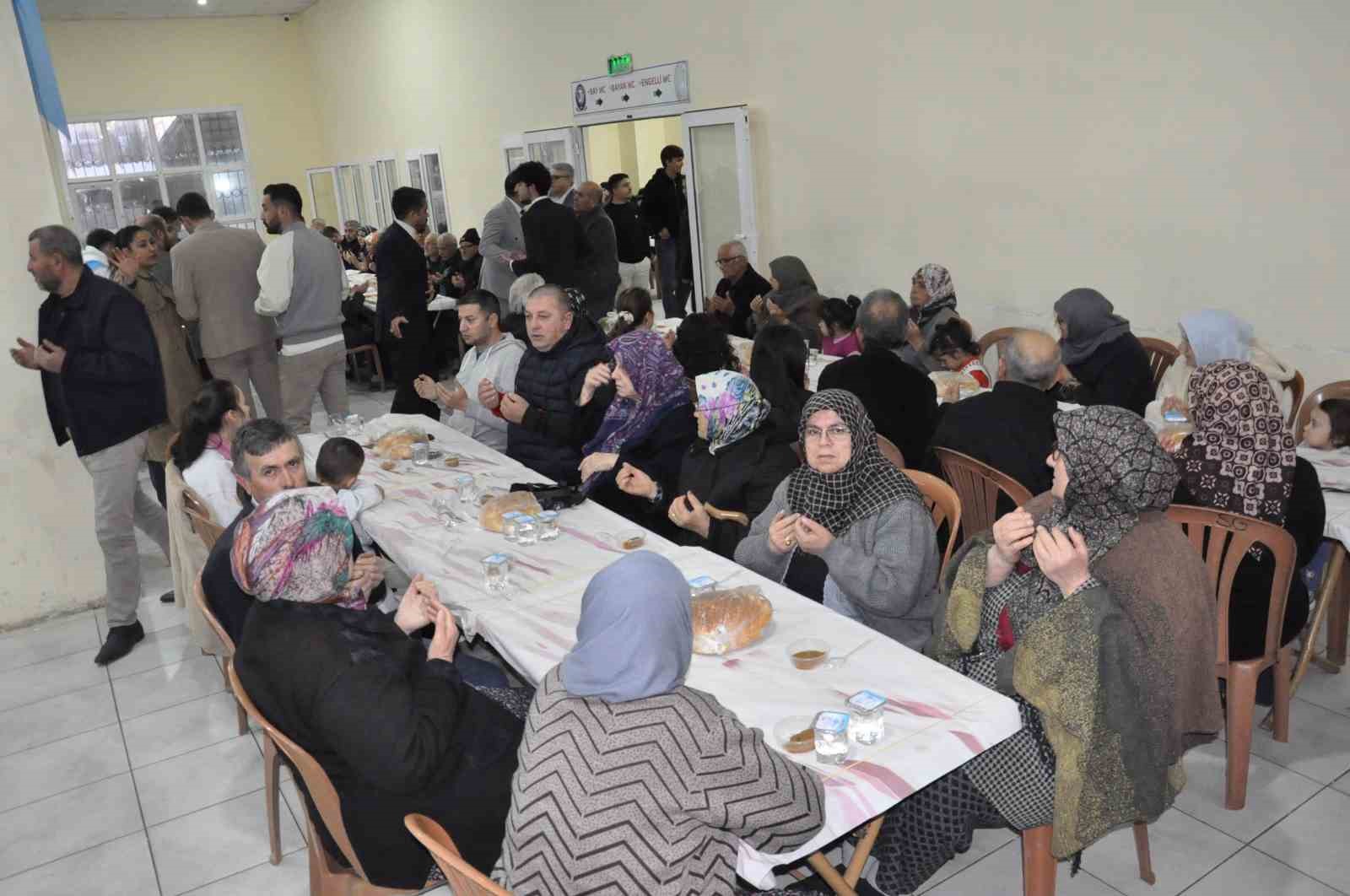 Salihli’de Ülkü Ocakları tarafından Şehitler İçin Vefa Sofrası Kuruldu
