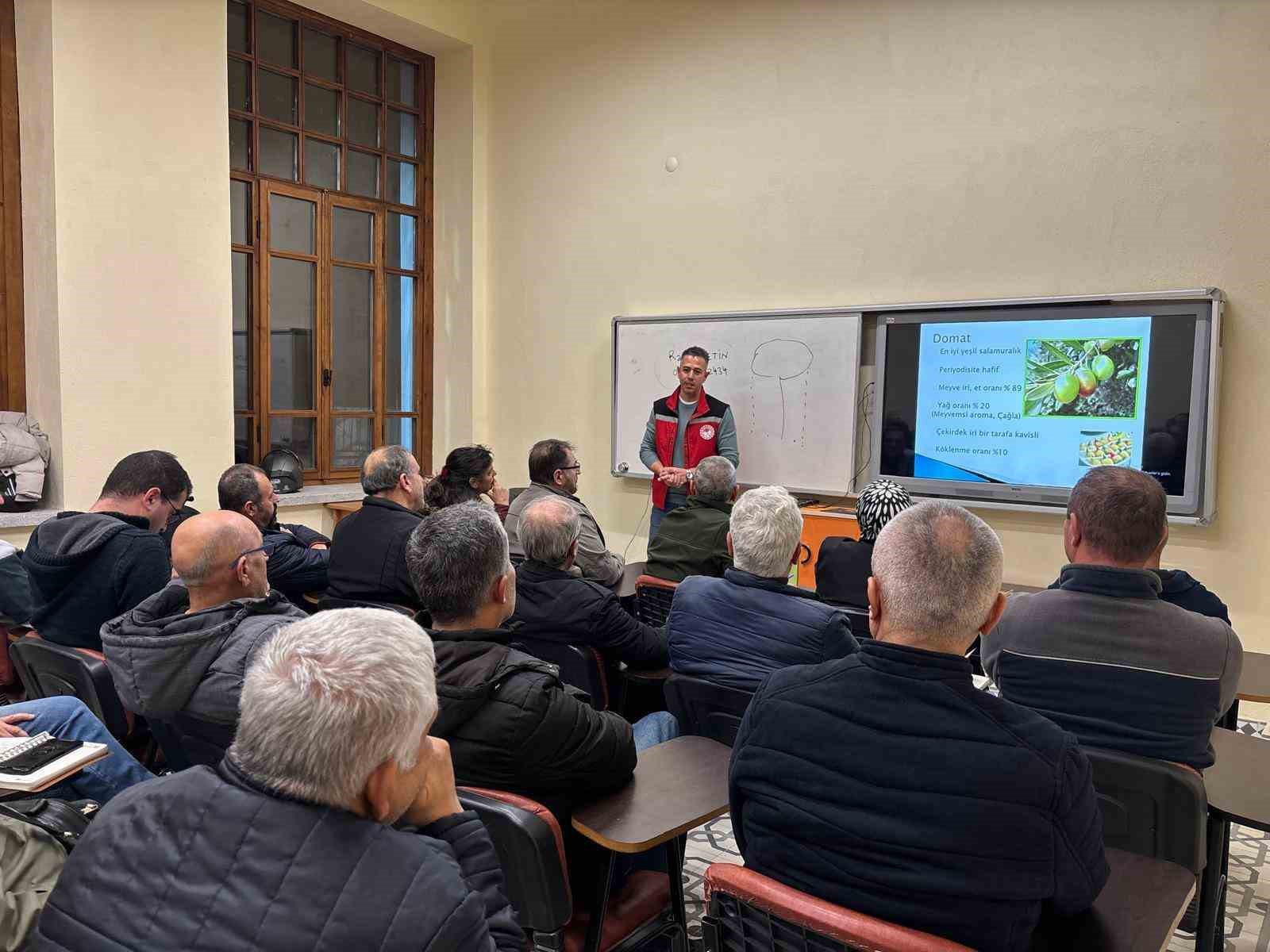 Salihli’de üreticilere ücretsiz budama kursuna yoğun ilgi
