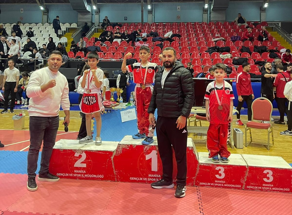 Salihlili kick boksçulardan Manisa’da madalya yağmuru
