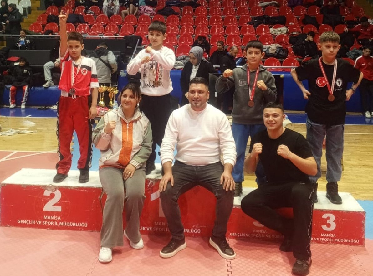 Salihlili kick boksçulardan Manisa’da madalya yağmuru
