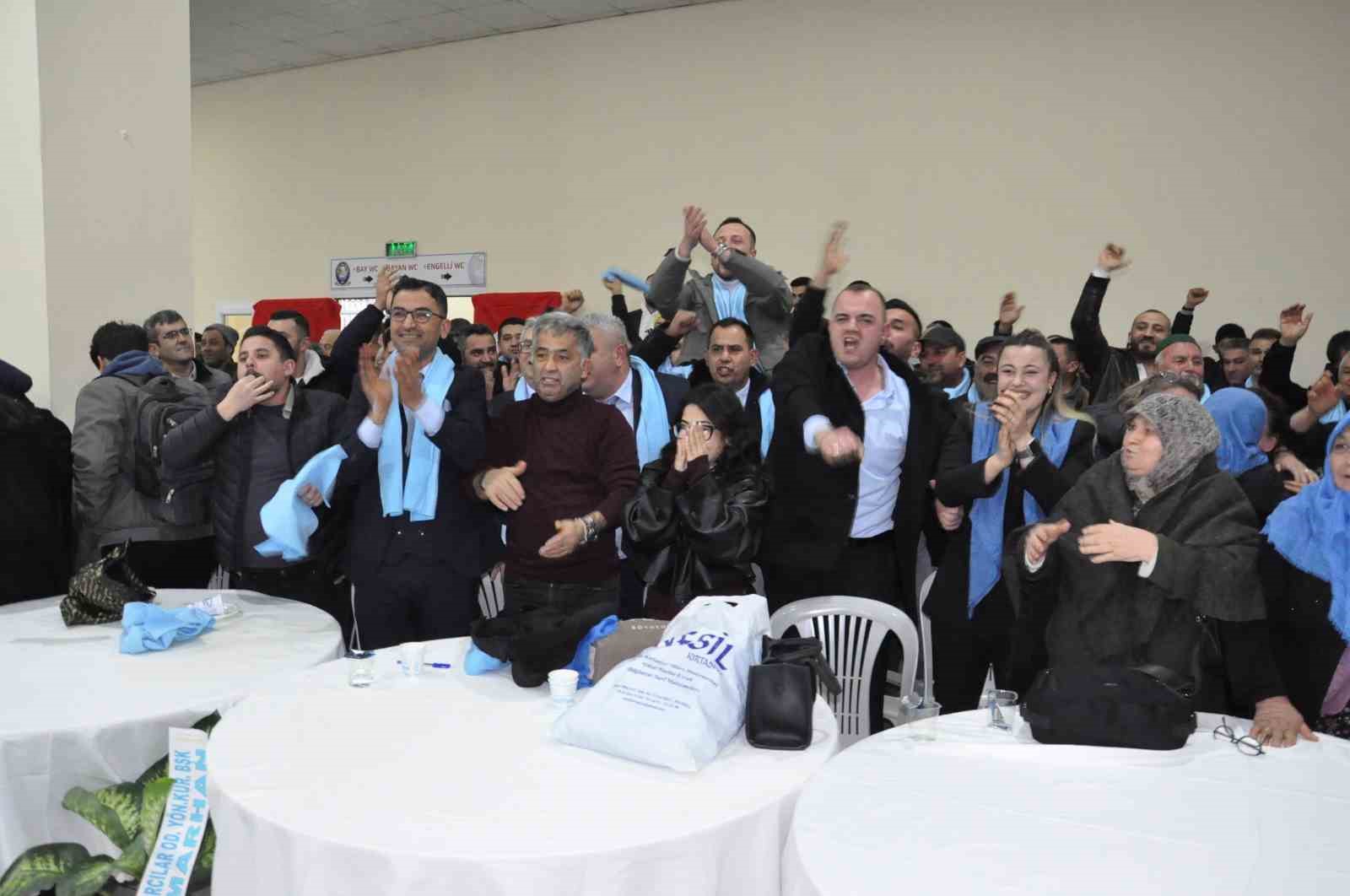 Salihlili manavlar Osman Göl’e emanet
