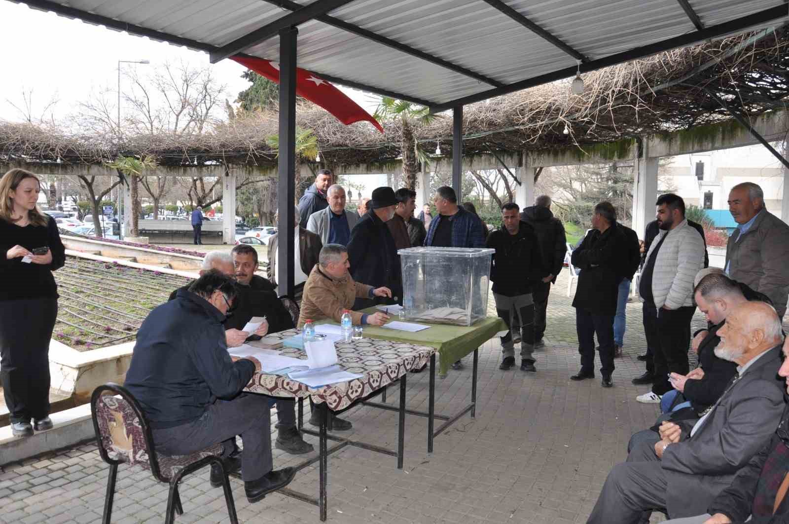 Salihlili muhtarlar yeni başkanını seçti
