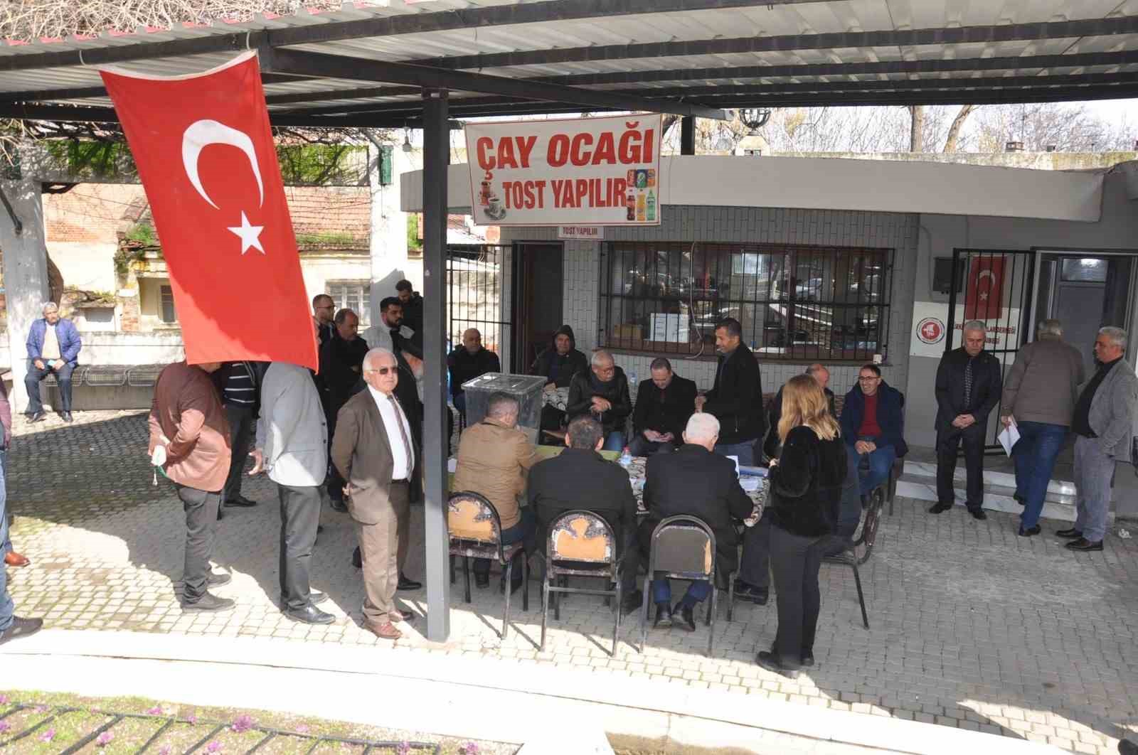 Salihlili muhtarlar yeni başkanını seçti
