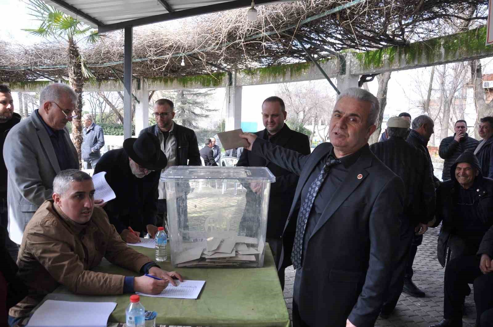 Salihlili muhtarlar yeni başkanını seçti
