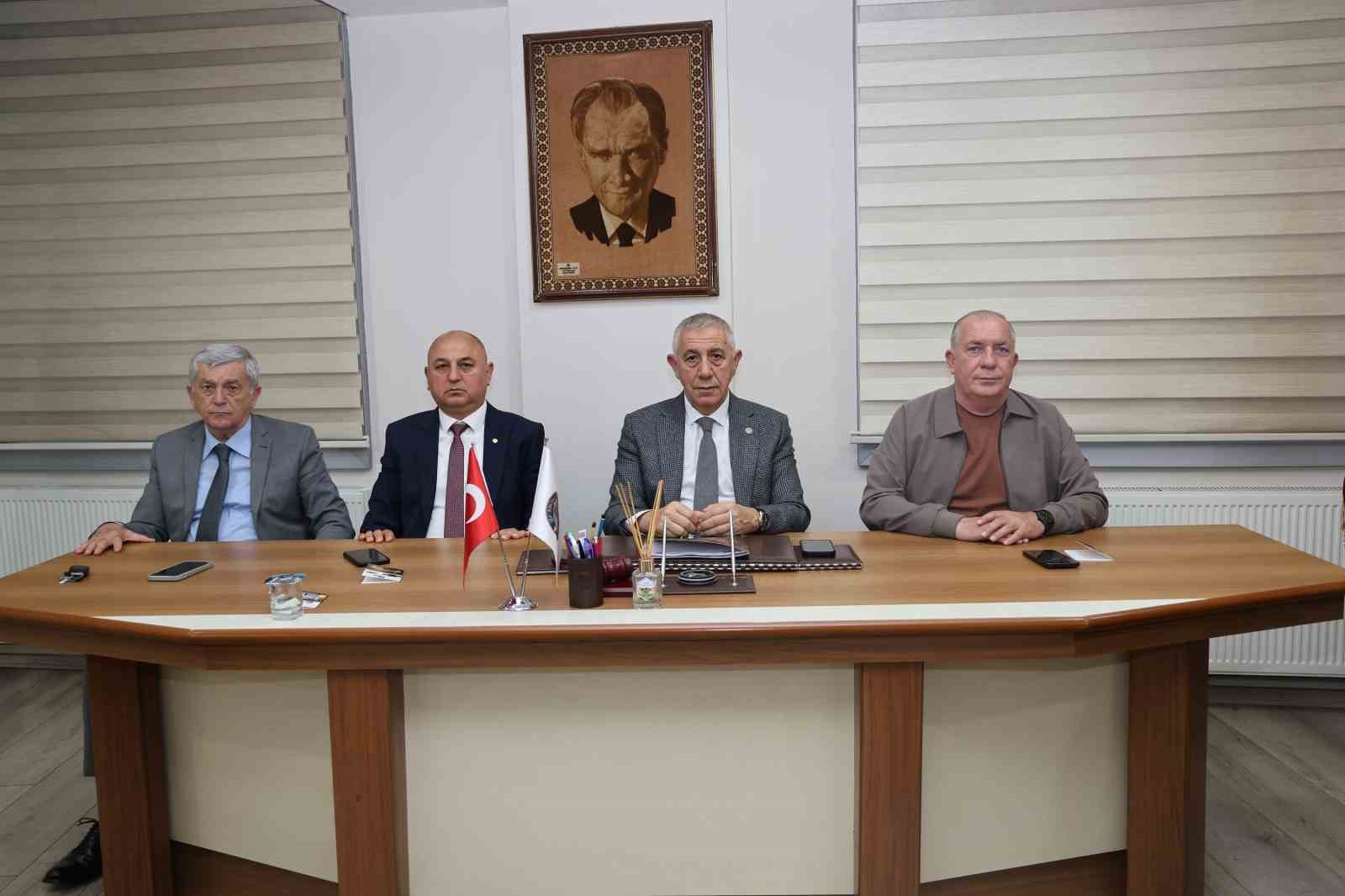 Salihli’nin sorunları masaya yatırıldı
Salihli’nin sorunları masaya yatırıldı