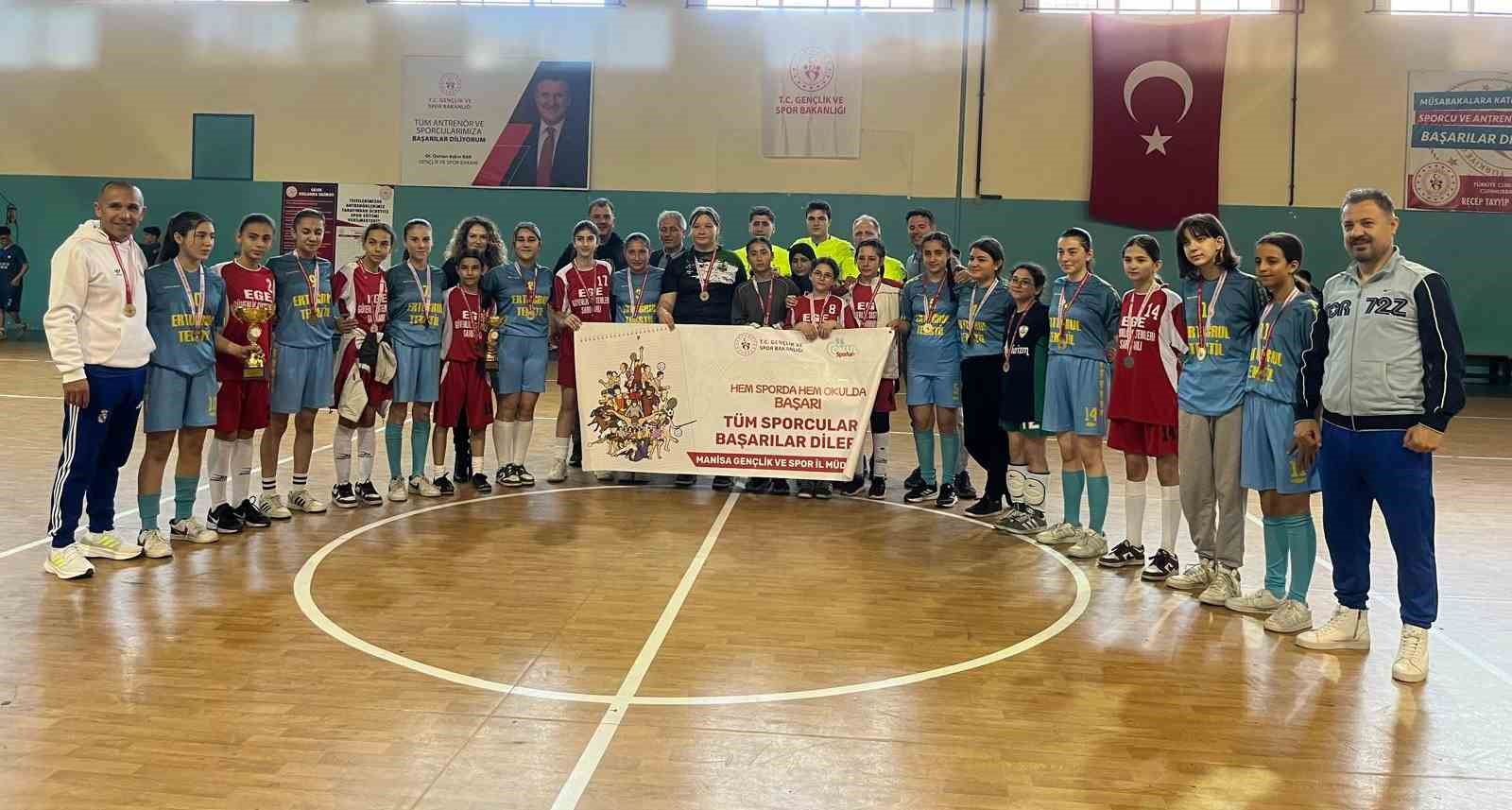 Salihli’nin yıldız kızları Manisa’da şampiyon
Salihli’nin yıldız kızları Manisa’da şampiyon