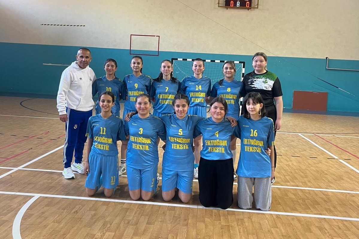 Salihli’nin yıldız kızları Manisa’da şampiyon
Salihli’nin yıldız kızları Manisa’da şampiyon