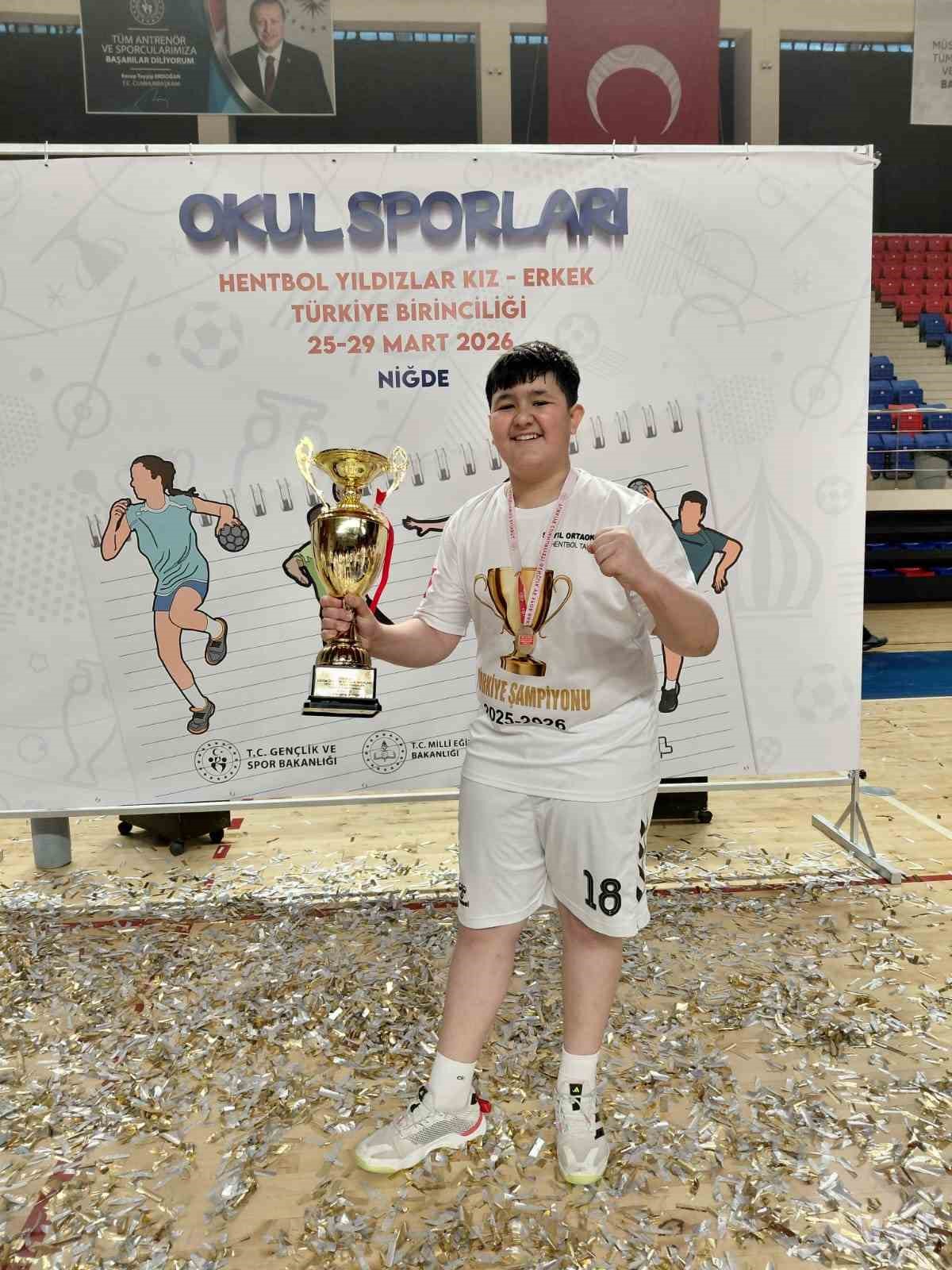 Salihli’nin yıldızları Hentbol’de Türkiye şampiyonu
