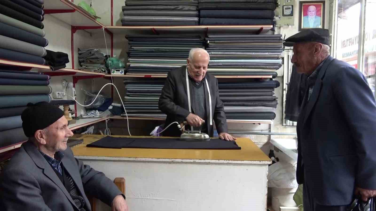 Şalvar ustası mesleğini yaşatmaya çalışıyor
