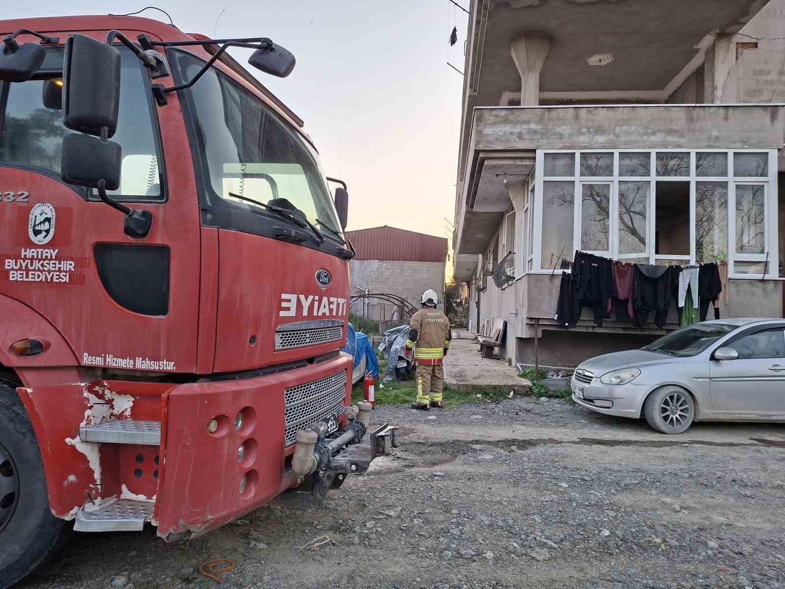 Samandağ’da evin mutfağında çıkan yangın korkuttu
