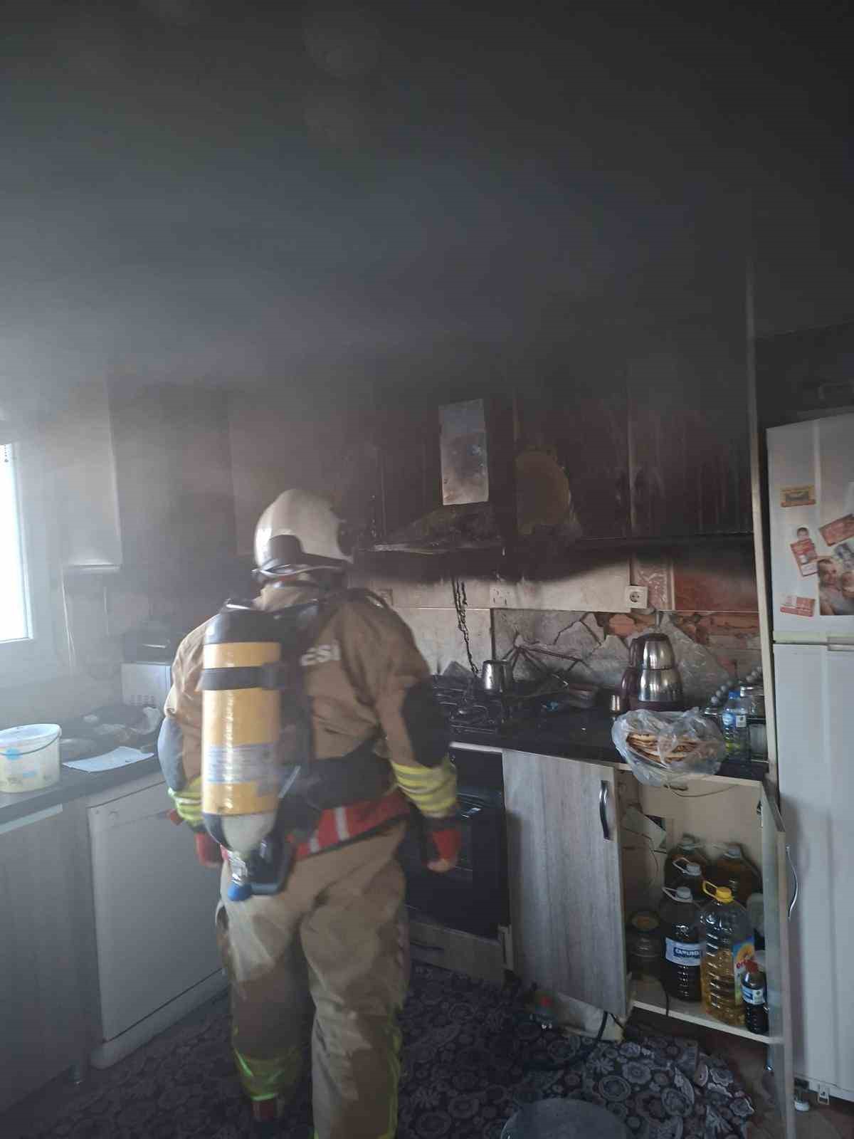 Samandağ’da evin mutfağında çıkan yangın korkuttu
