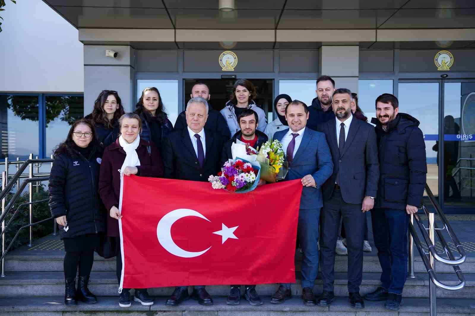 Şampiyon atıcıya Trabzon Havalimanında karşılama
