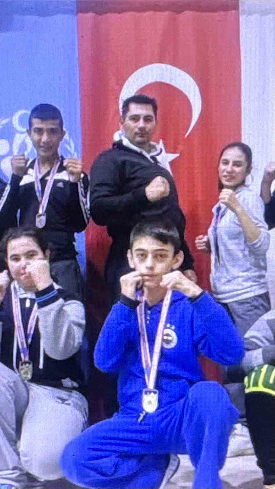 Şampiyon genç sporcunun 3,5 yıllık hayat mücadelesi ölümle bitti, sanık için yeni iddianame hazırlandı
Şampiyon genç sporcunun 3,5 yıllık hayat mücadelesi ölümle bitti, sanık için yeni iddianame hazırlandı