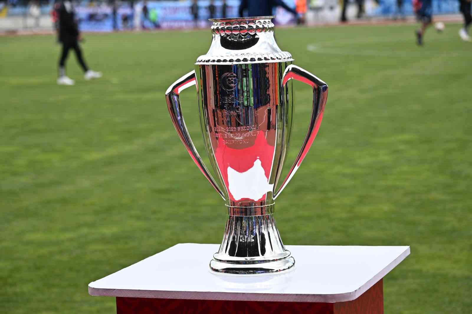 Şampiyon Kütahyaspor, kupasına kavuştu
