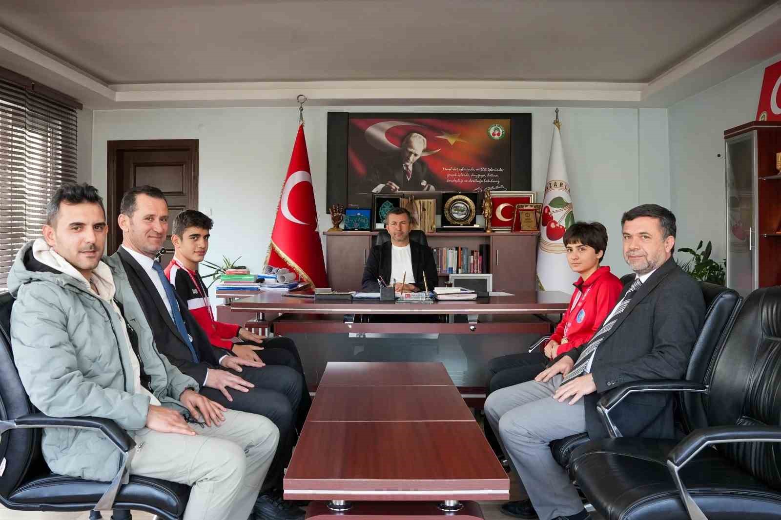 Şampiyon öğrencilere ödüller ve burs müjdesi
Şampiyon öğrencilere ödüller ve burs müjdesi