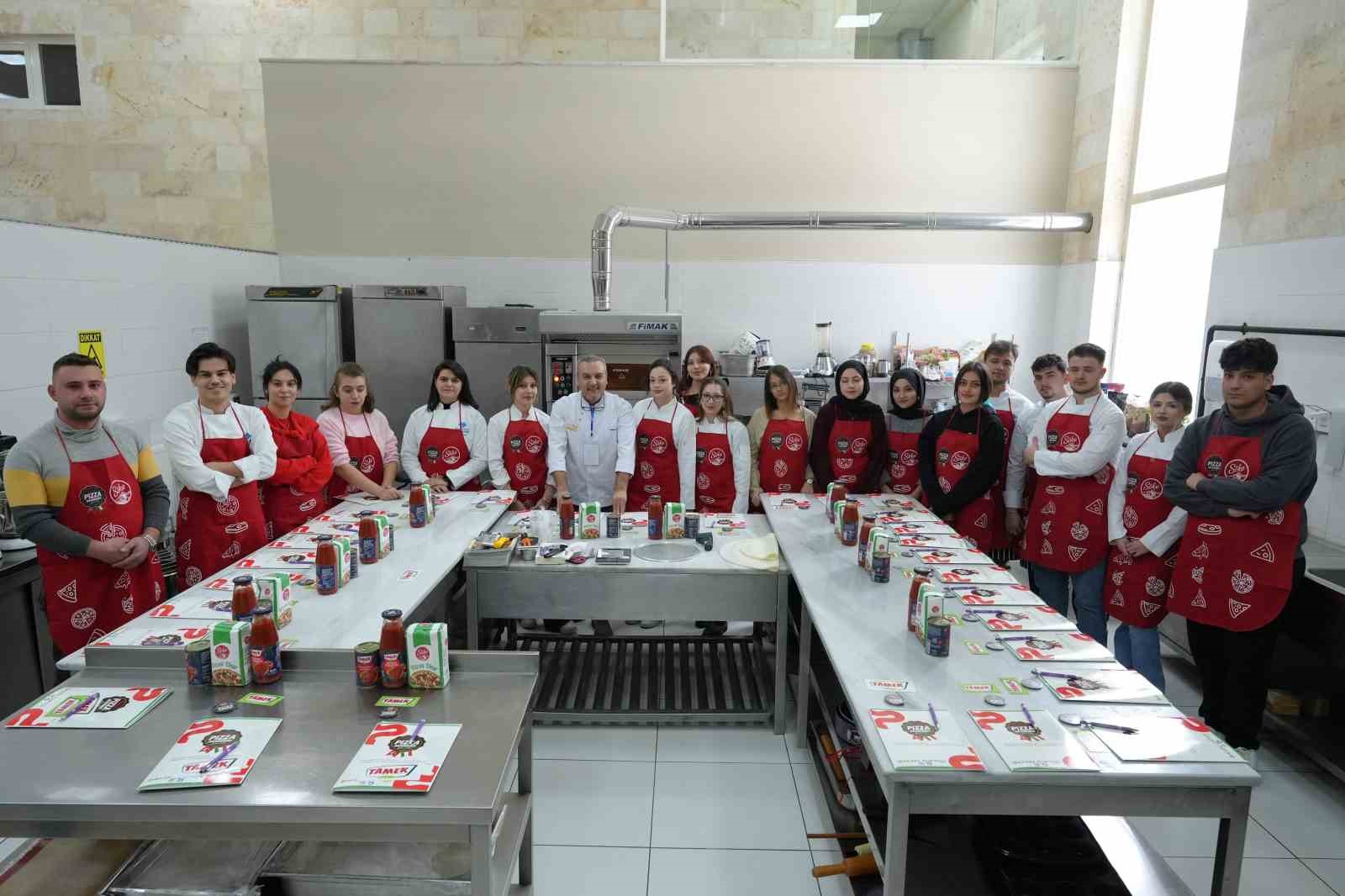 Şampiyon şeften uygulamalı pizza eğitimi
