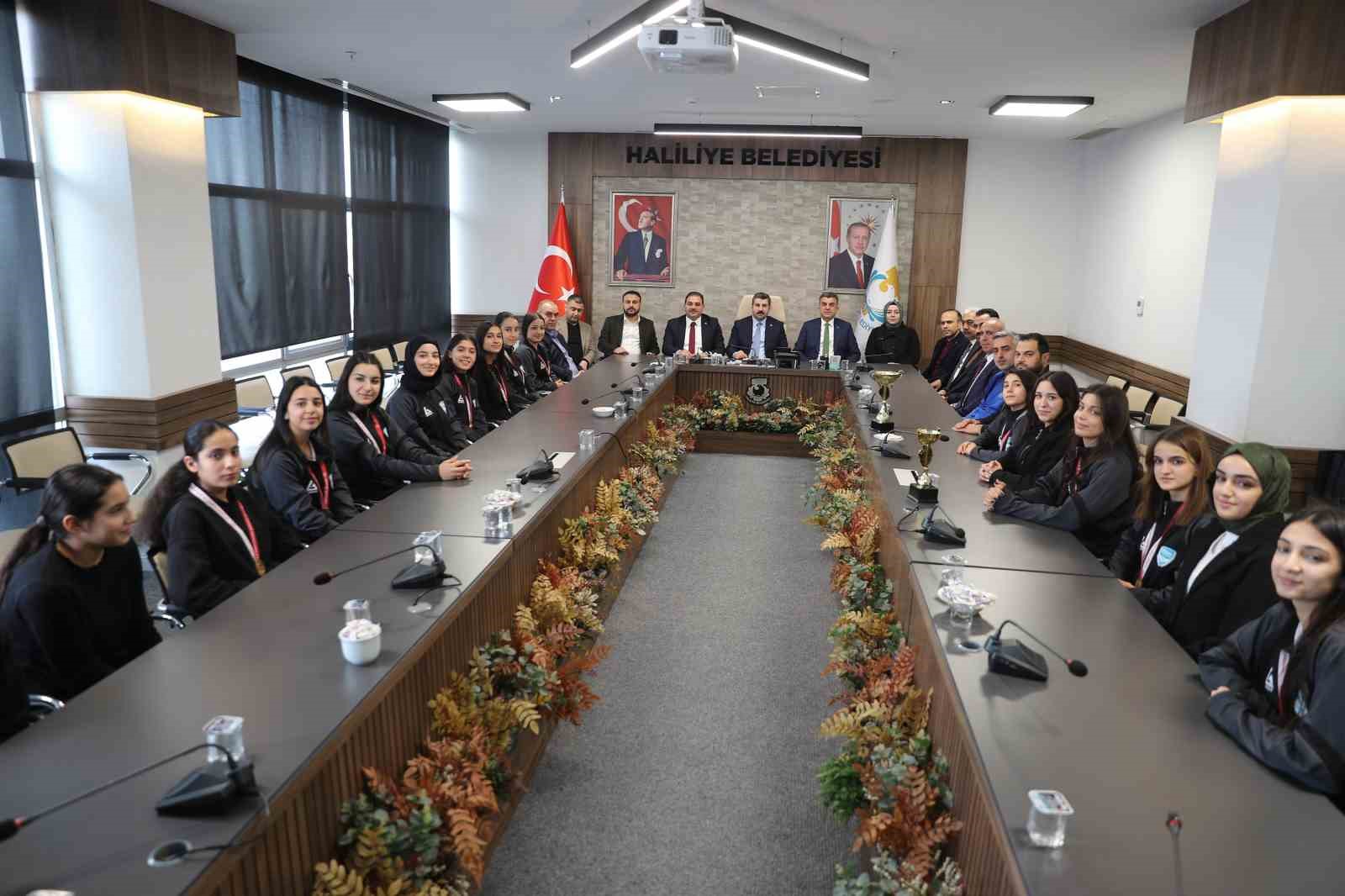 Şampiyon takımdan Canpolat’a ziyaret
