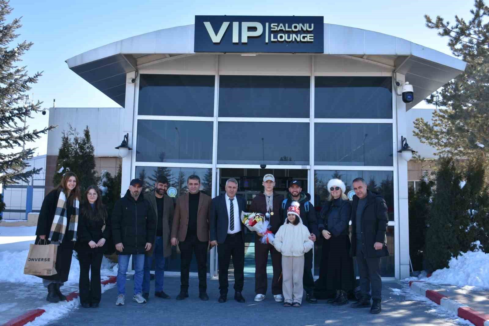 Şampiyona çiçekli karşılama
