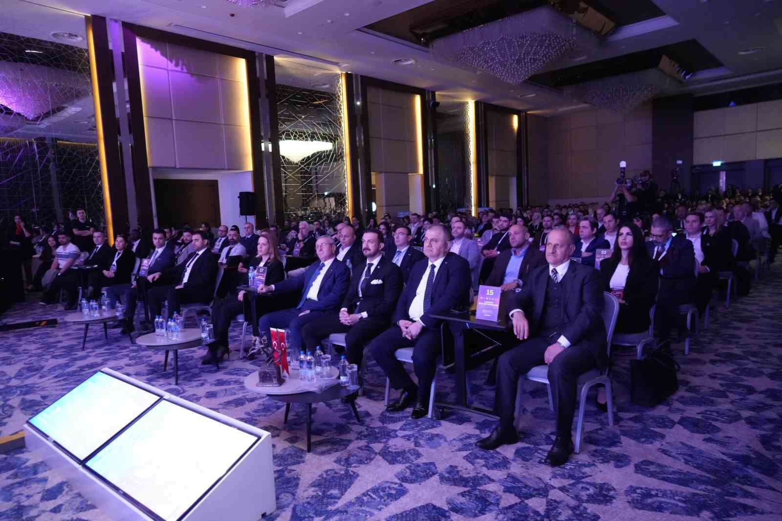 Samsun, Karadeniz’in en büyük iş dünyası buluşmasına ev sahipliği yaptı
Samsun, Karadeniz’in en büyük iş dünyası buluşmasına ev sahipliği yaptı