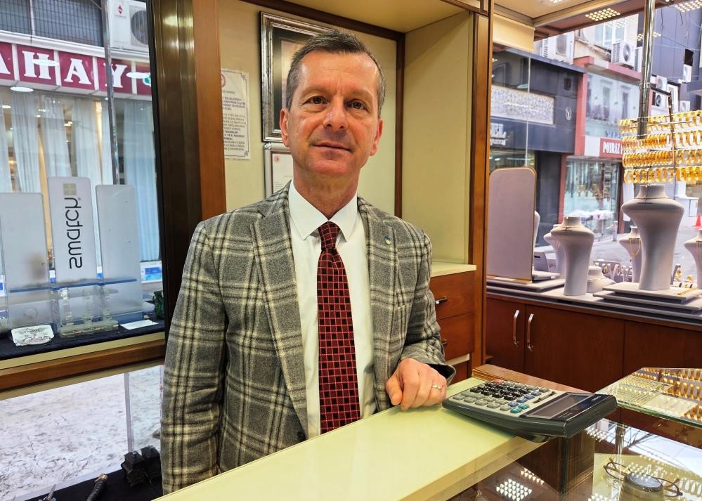 Samsun Kuyumcular Odası Başkanı Özman: "Bu savaş ekonomik bir savaş"
Samsun Kuyumcular Odası Başkanı Özman: "Bu savaş ekonomik bir savaş"