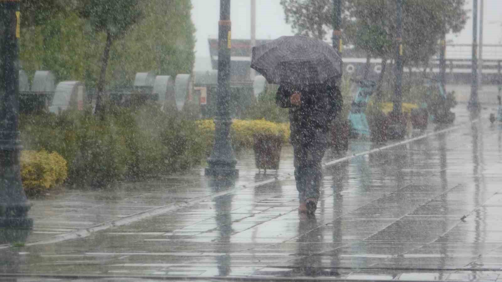 Samsun merkezde kar yağışı etkili oldu
